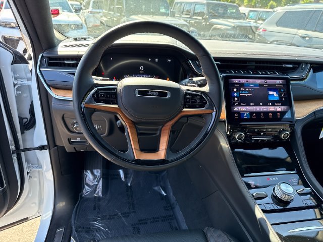 New 2025 Jeep Grand Cherokee Summit AWD/4WD image 17