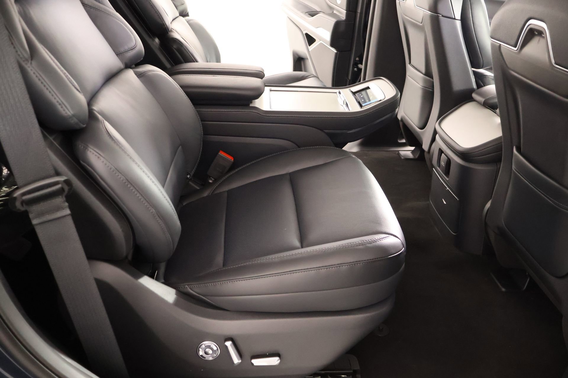 New 2026 Lincoln Navigator Reserve w/ Jet Appearance Package image 15