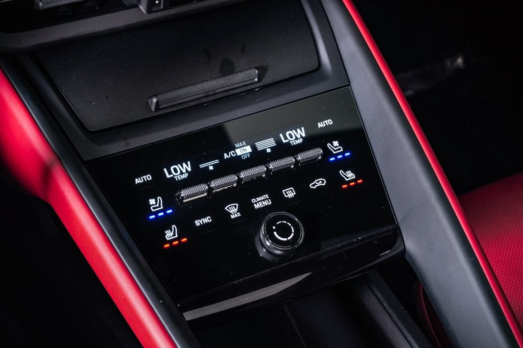 Certified 2025 Porsche Macan 4S Electric AWD/4WD image 24