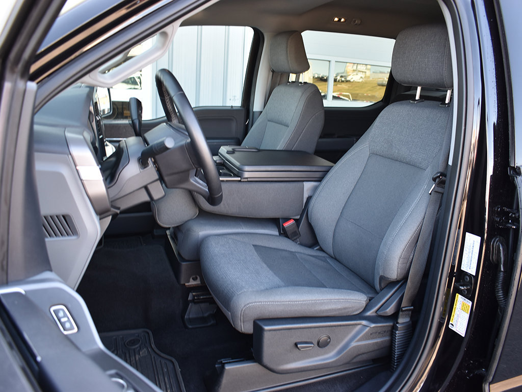 Used 2025 Ford F150 XLT w/ Equipment Group 301A Standard AWD/4WD image 5