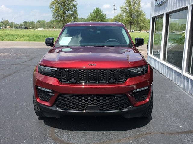Used 2023 Jeep Grand Cherokee Limited w/ Black Appearance Package AWD/4WD image 4