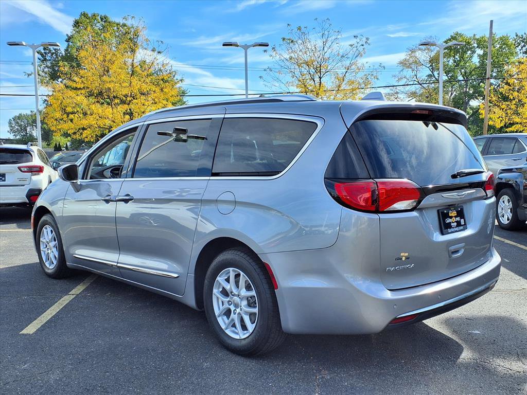 Used 2020 Chrysler Pacifica Touring-L image 8