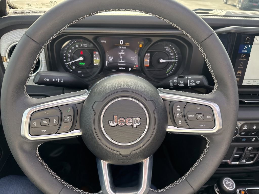 Certified 2025 Jeep Wrangler Unlimited Sahara w/ Safety Group image 21