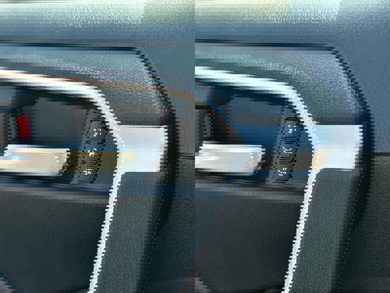 Used 2022 Toyota RAV4 XLE Premium image 30