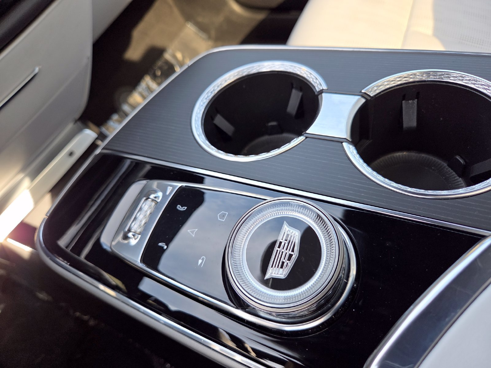 Certified 2024 Cadillac Lyriq Luxury AWD/4WD image 16