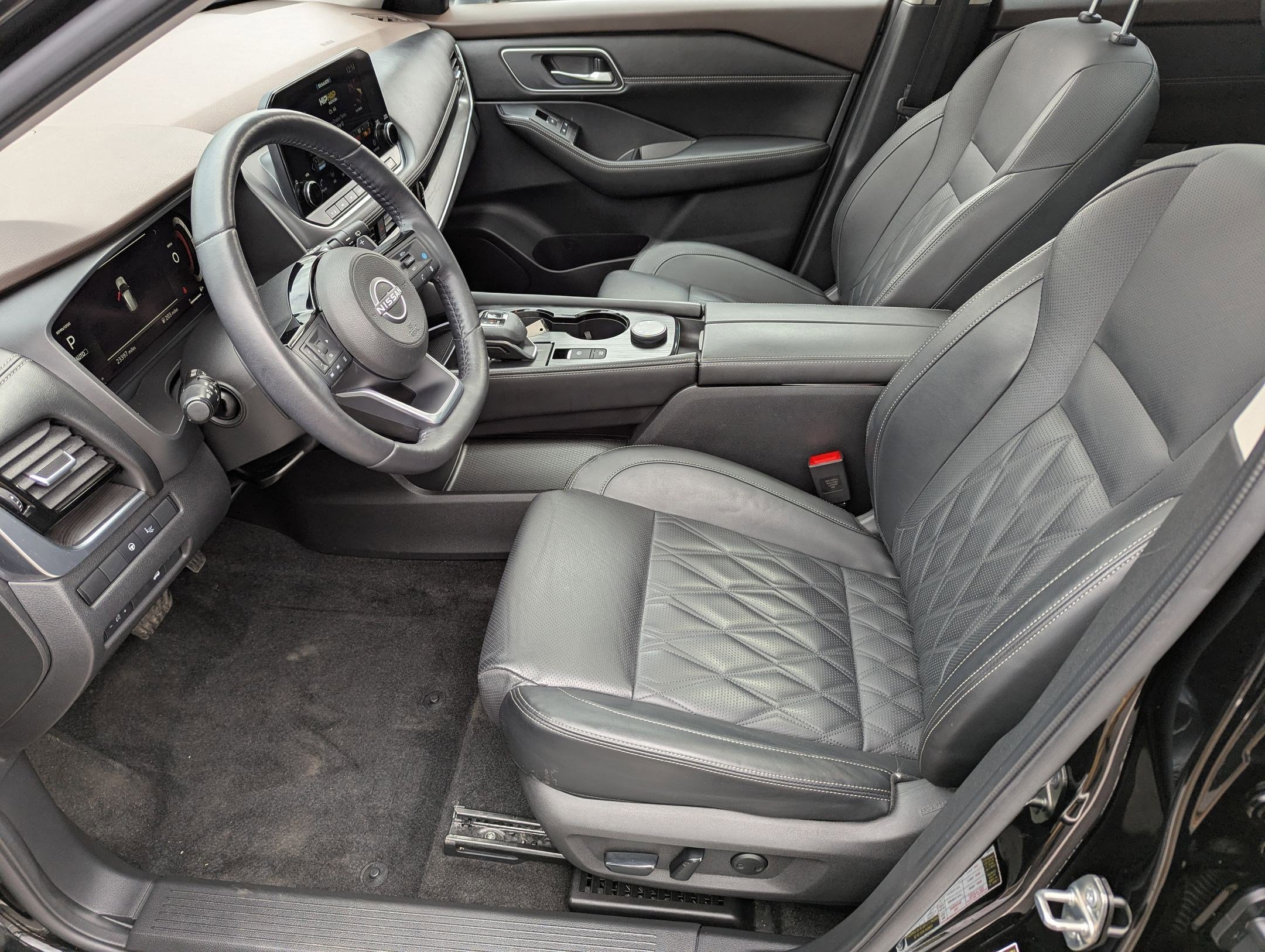 Certified 2022 Nissan Rogue Platinum w/ Head-Up Display Package image 17