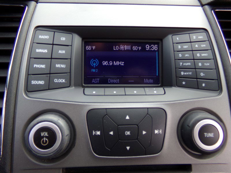 Used 2016 Ford Taurus SEL image 31