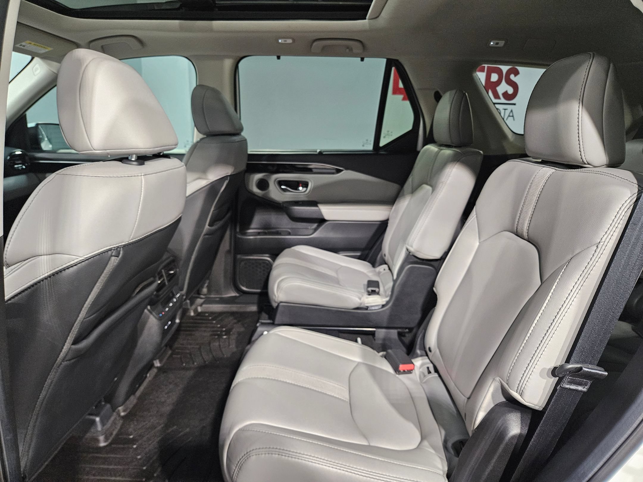Used 2025 Honda Pilot Touring image 36