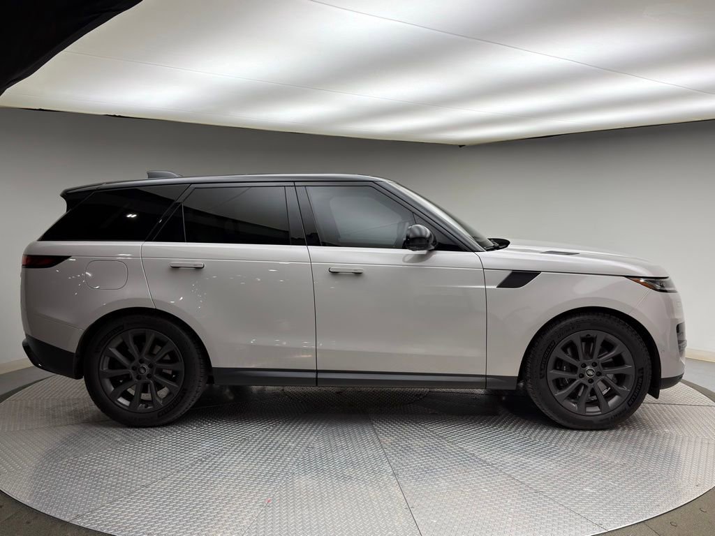 Used 2023 Land Rover Range Rover Sport SE image 4