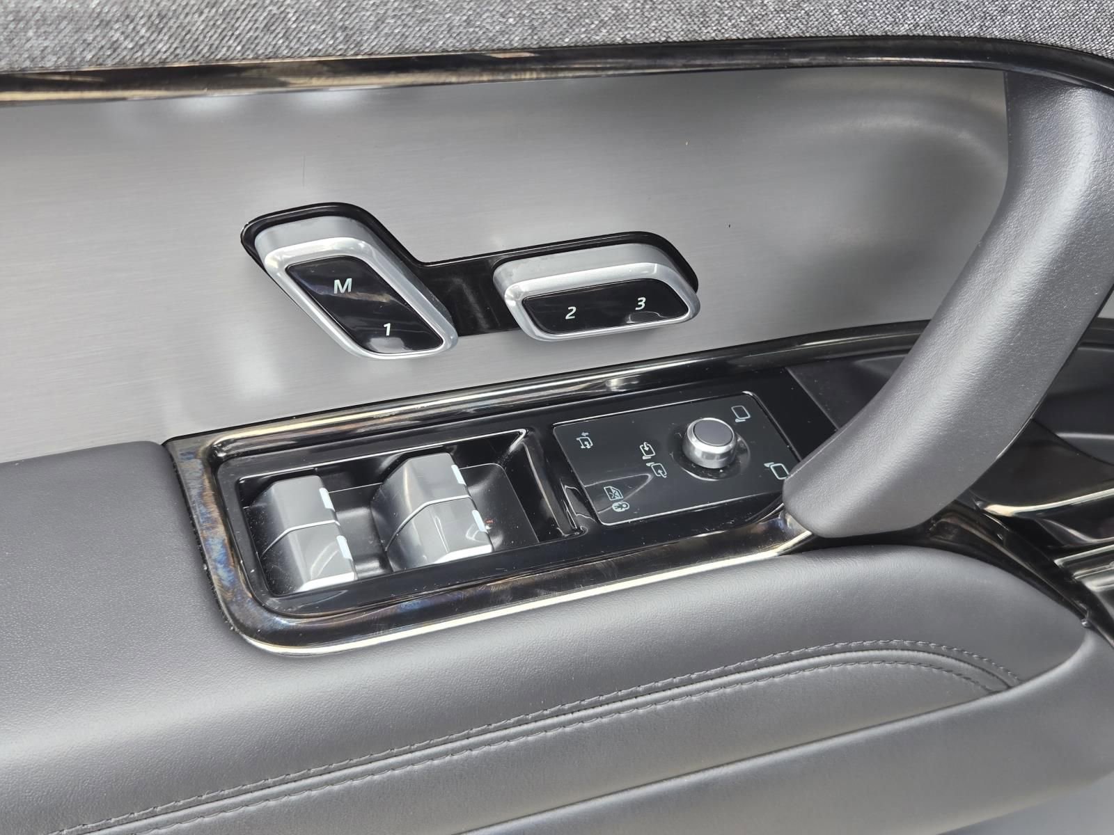 Used 2023 Land Rover Range Rover Sport SE AWD/4WD image 21