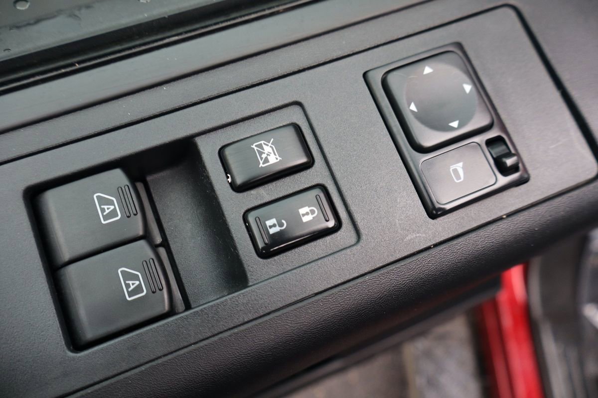 Used 2013 Nissan Titan SV w/ SV Value Truck Pkg image 27