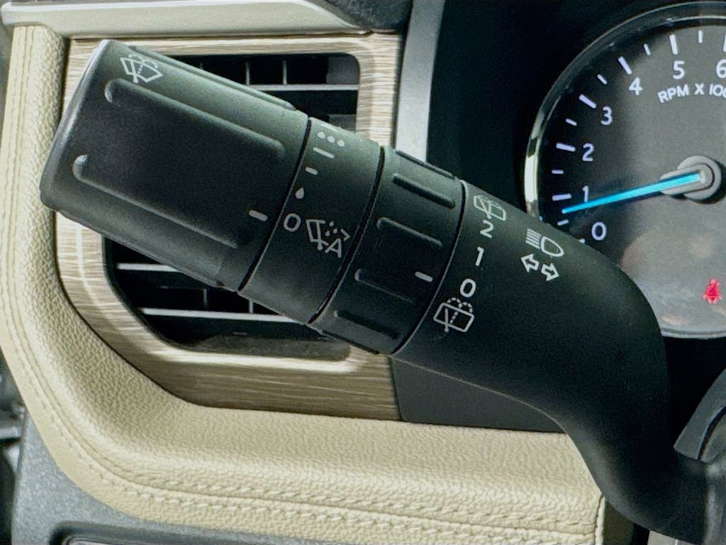 Used 2023 Ford Expedition Limited RWD image 13