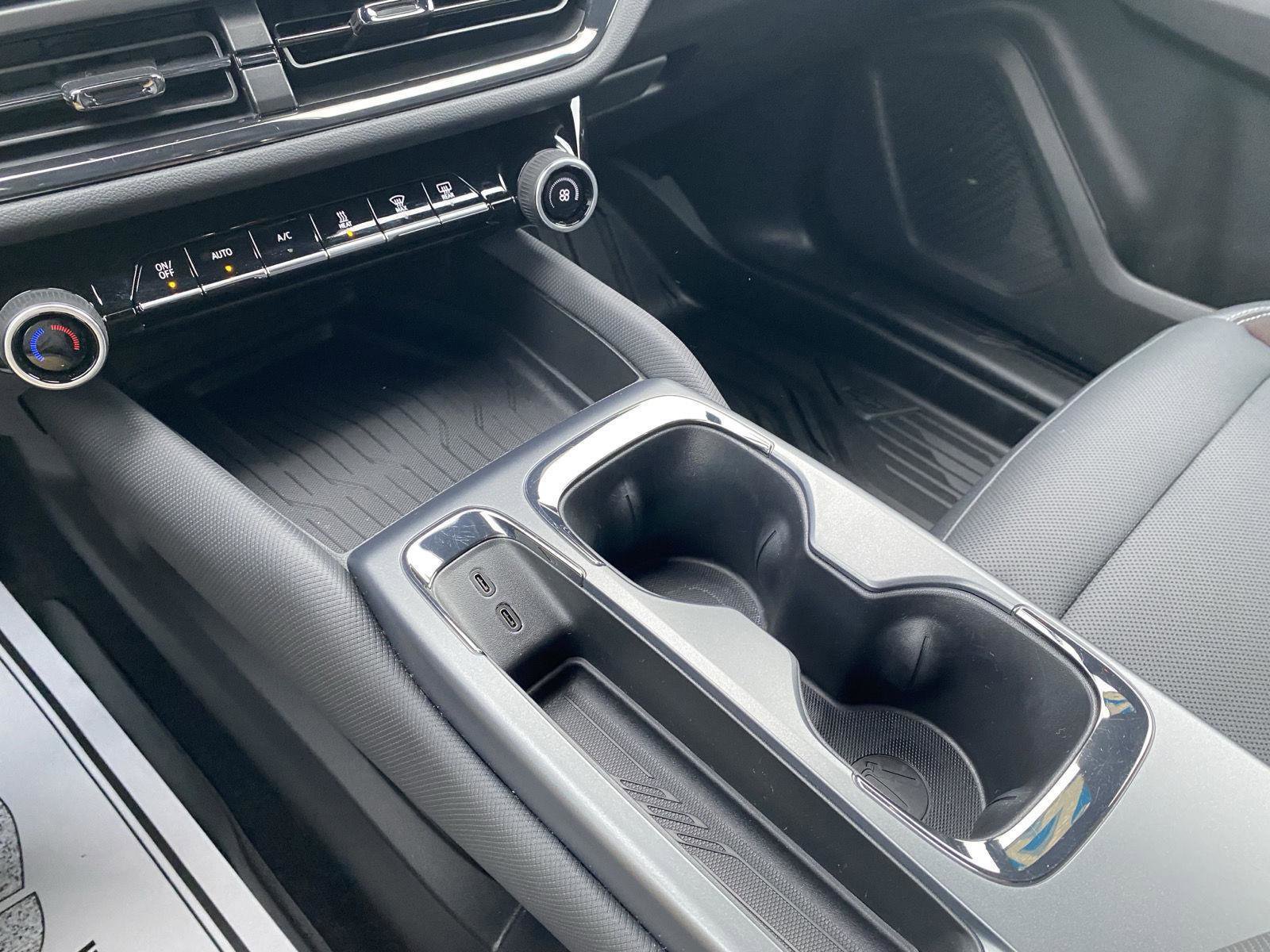 Used 2024 Chevrolet Equinox EV RS image 19