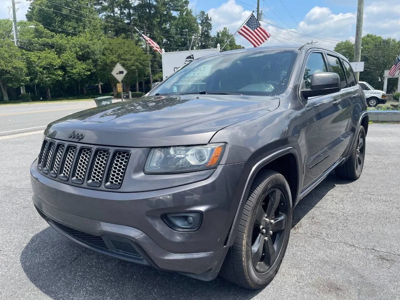 Used 2015 Jeep Grand Cherokee Altitude RWD image 3