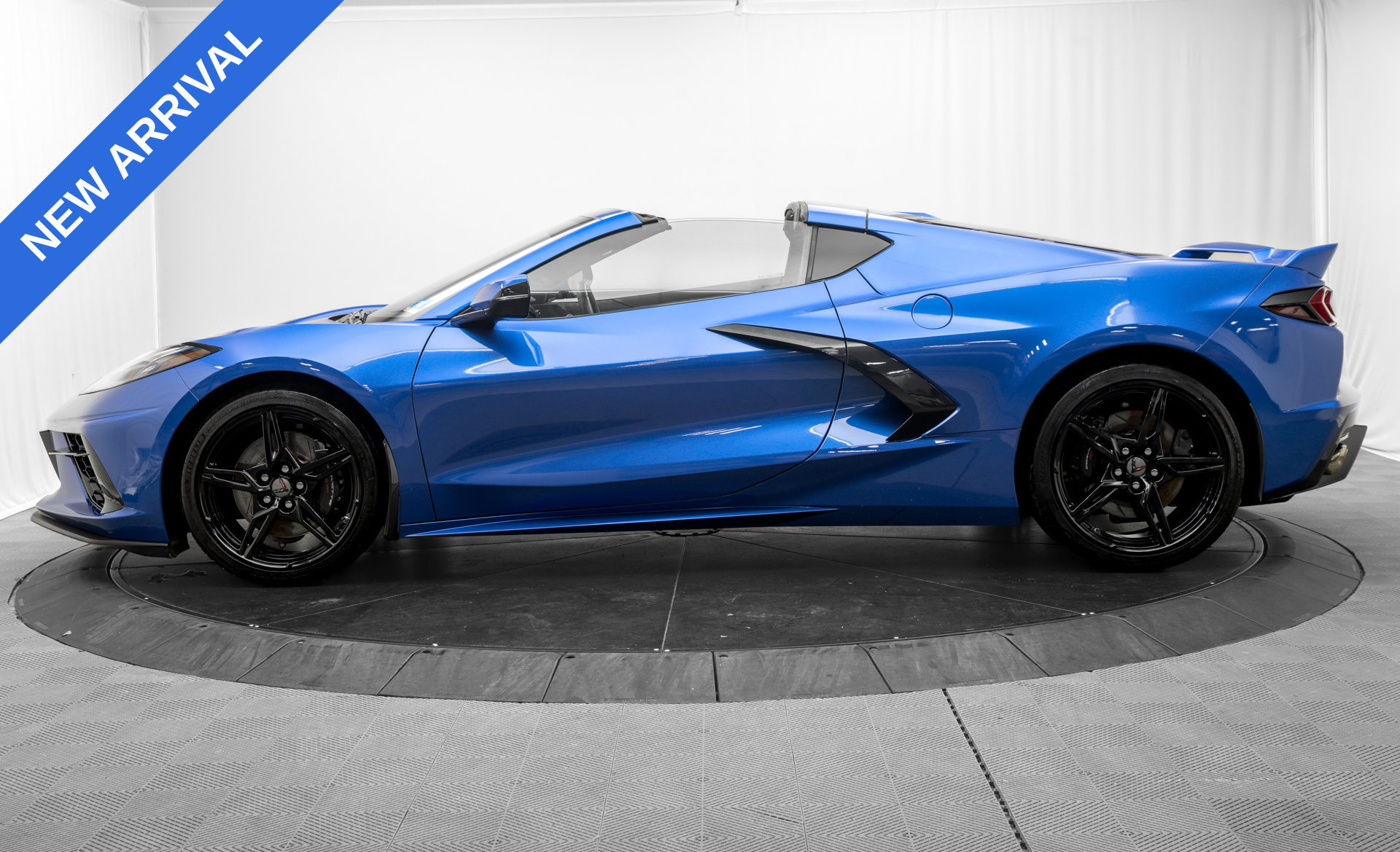 Used 2020 Chevrolet Corvette Stingray Preferred Cpe w/ 2LT Preferred Equipment Group RWD image 4