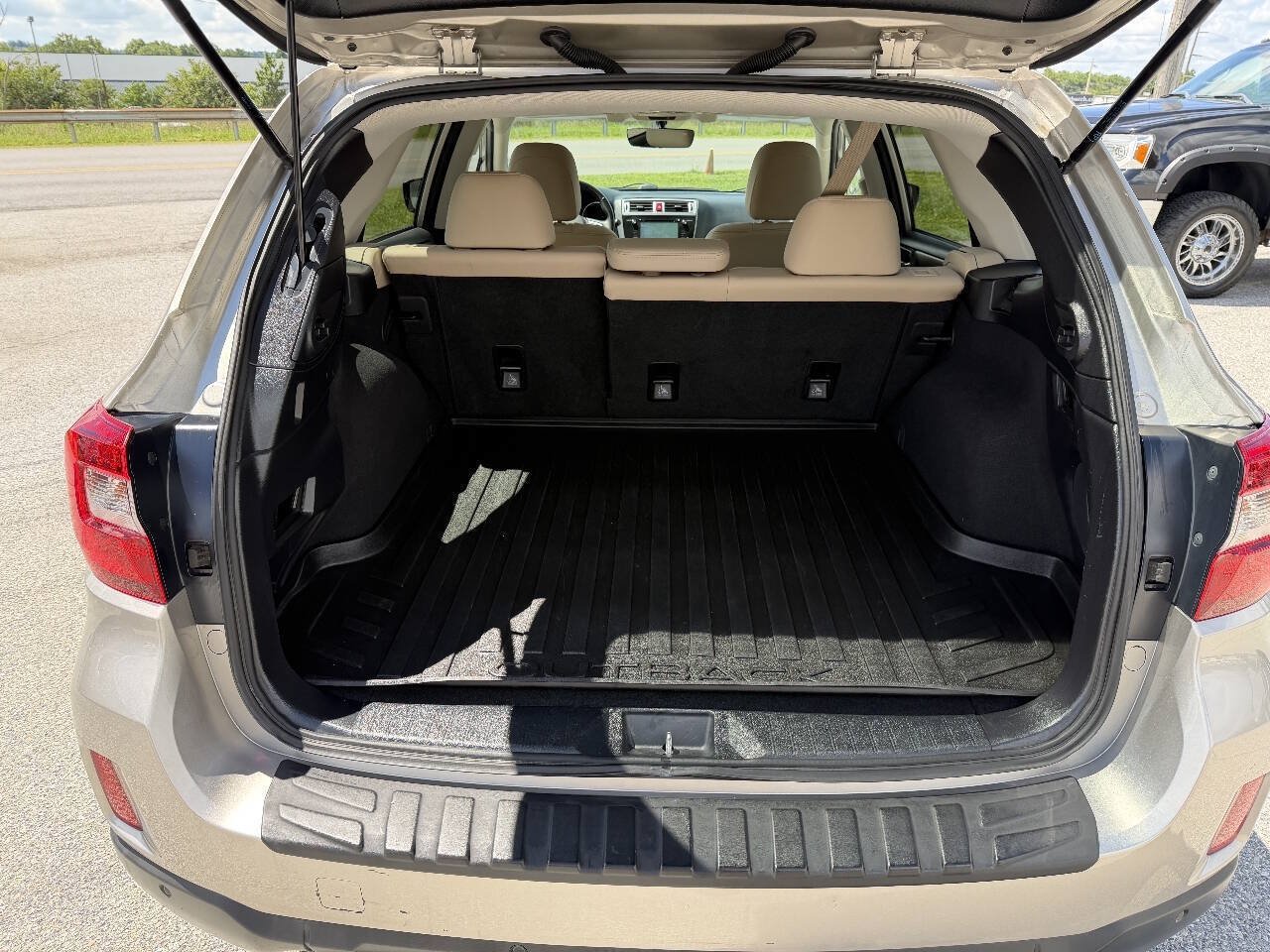 Used 2017 Subaru Outback 2.5i Limited AWD/4WD image 24