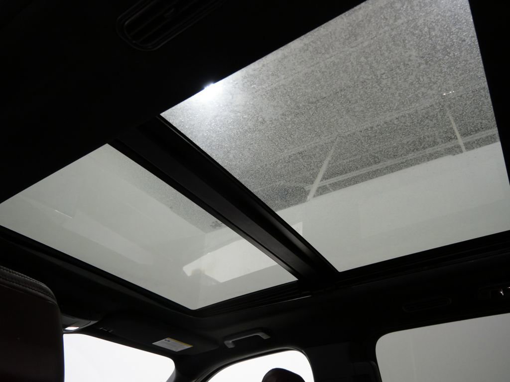 Used 2023 Ford Expedition Limited image 4