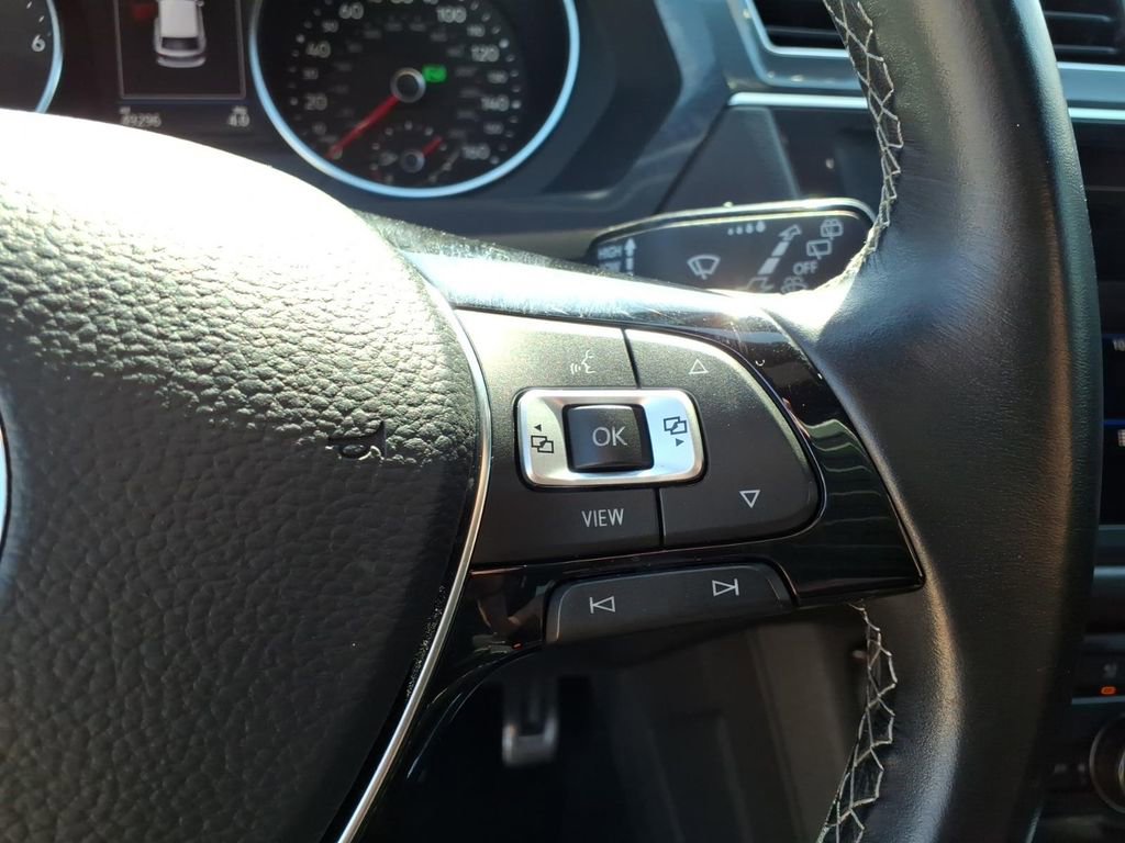 Used 2021 Volkswagen Tiguan SE R-Line image 25