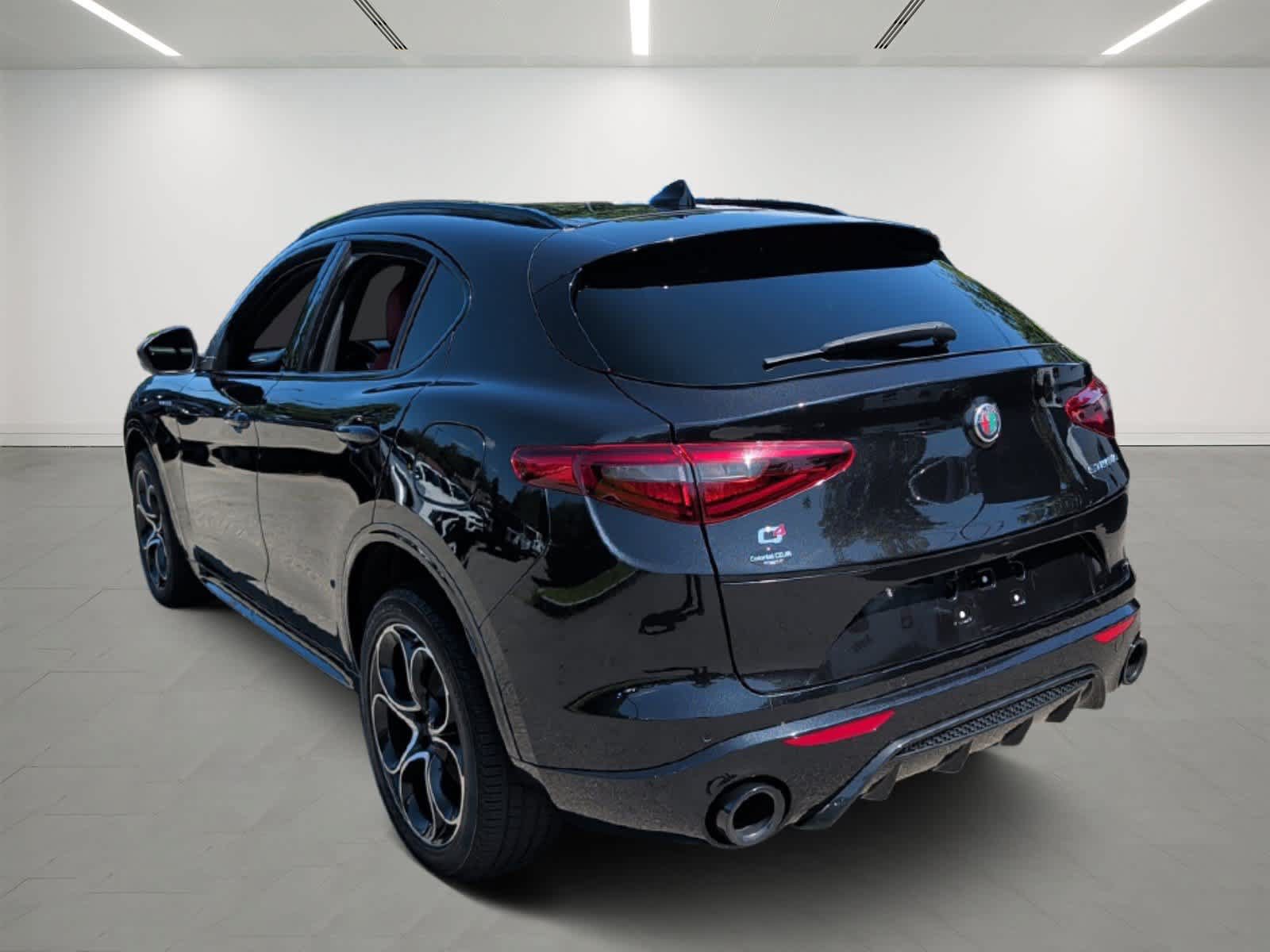 Used 2023 Alfa Romeo Stelvio Veloce AWD/4WD image 4
