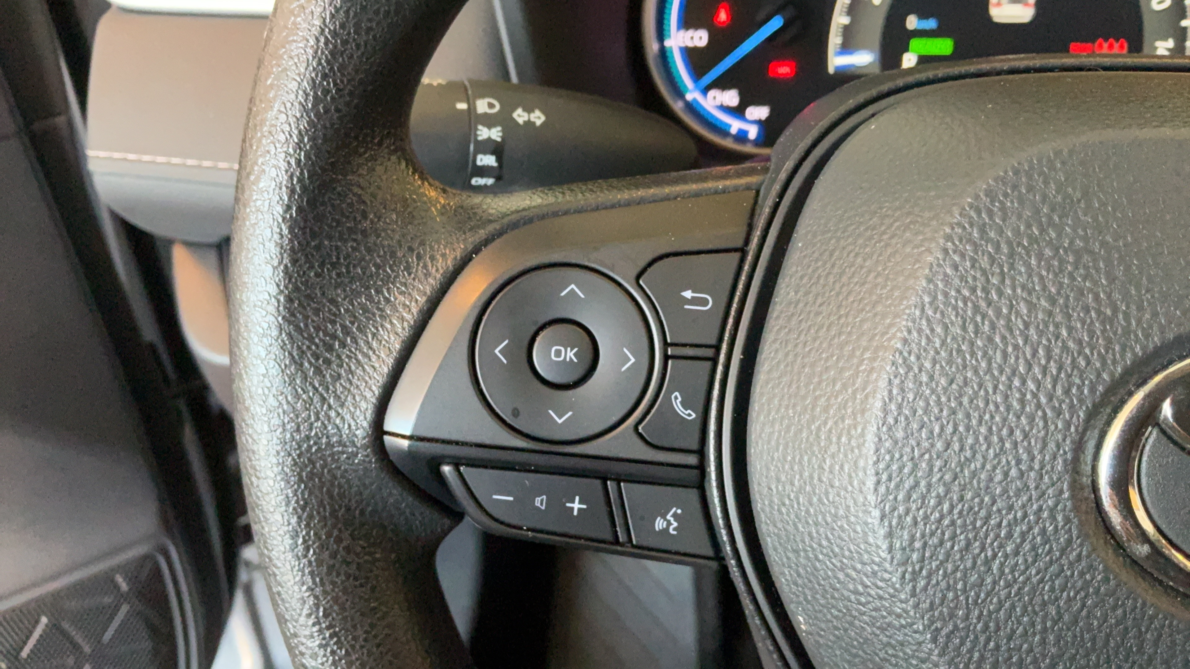 Used 2025 Toyota RAV4 LE AWD/4WD image 15