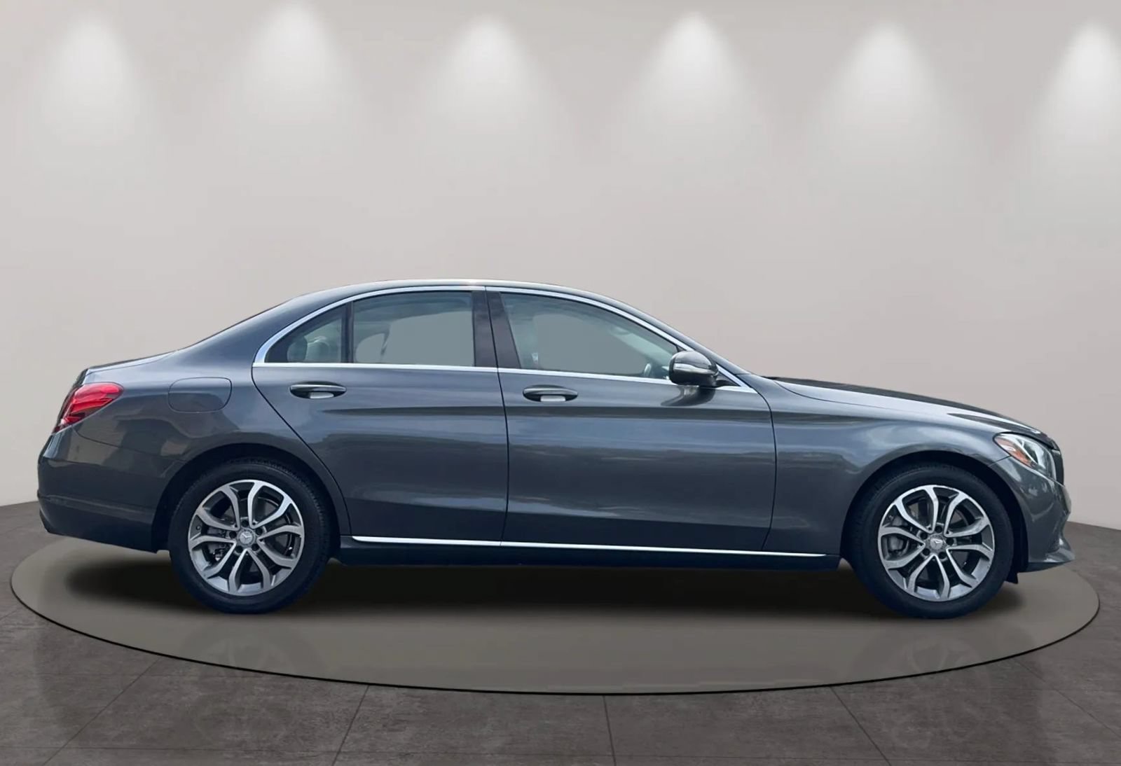 Used 2015 Mercedes-Benz C 300 4MATIC Sedan image 4
