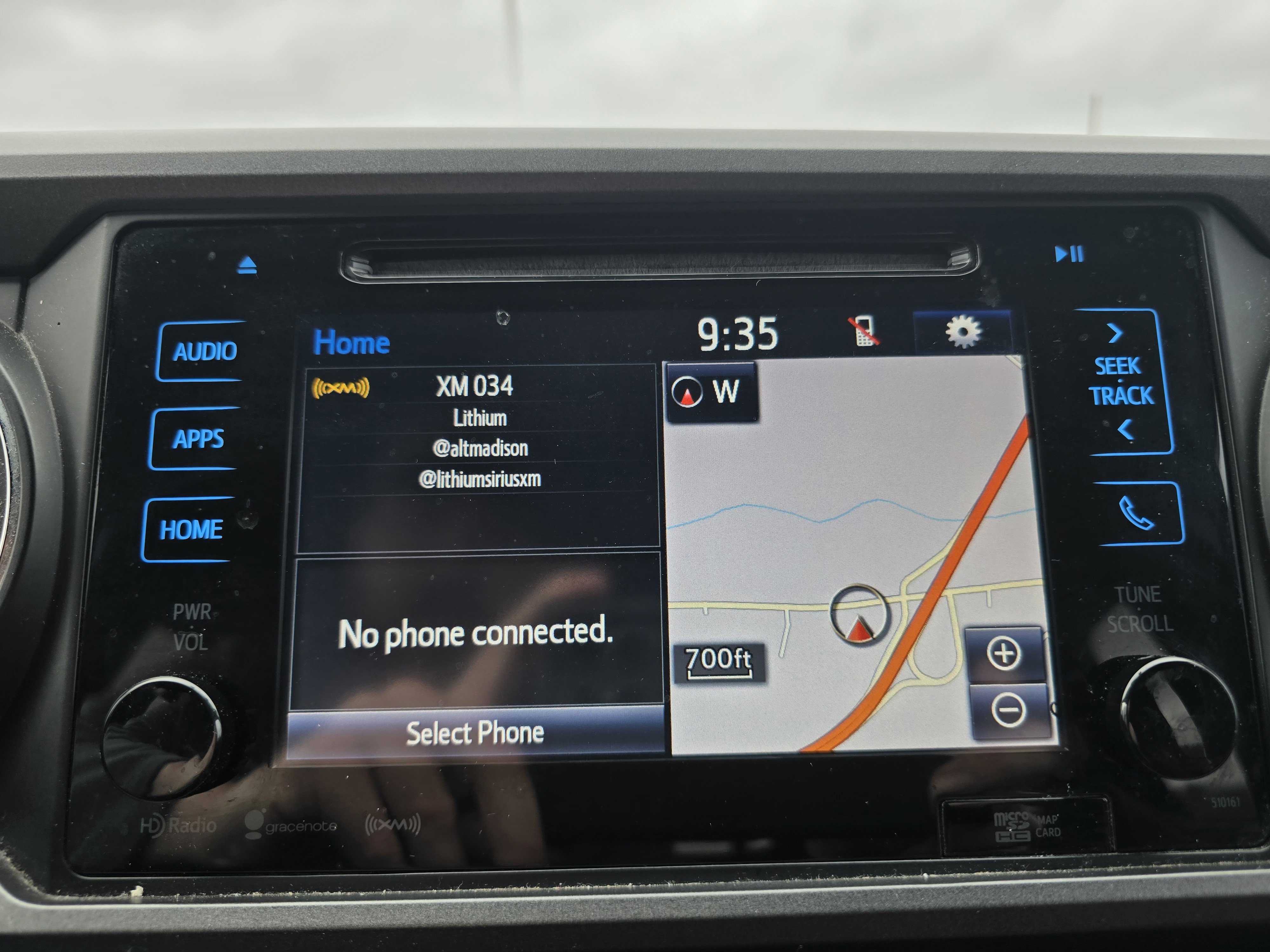 Used 2017 Toyota Tacoma TRD Sport w/ Tow Package (A/T) image 18