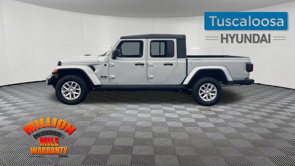 Used 2023 Jeep Gladiator Sport image 5