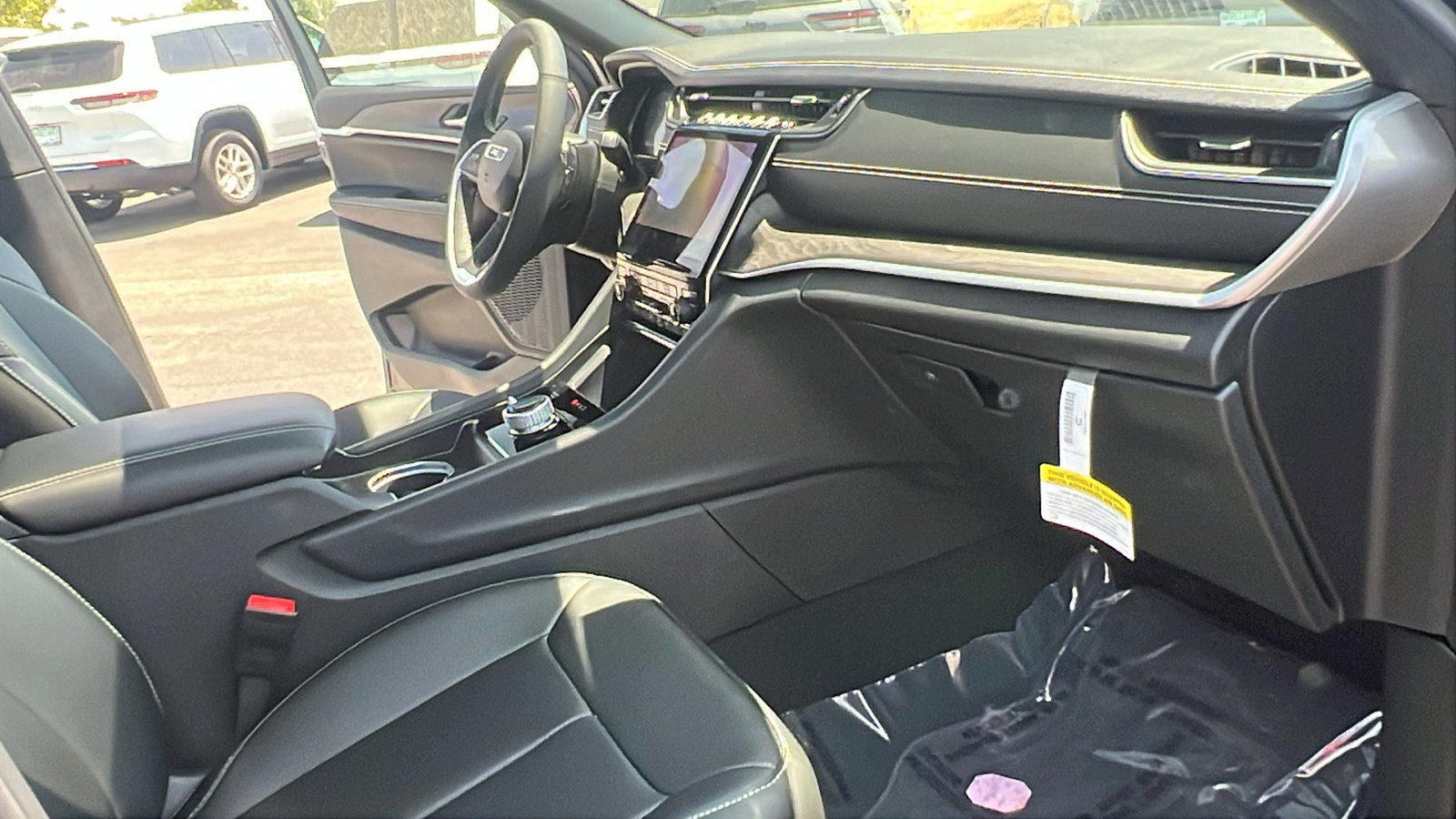 New 2025 Jeep Grand Cherokee L Limited w/ Luxury Tech Group II image 11