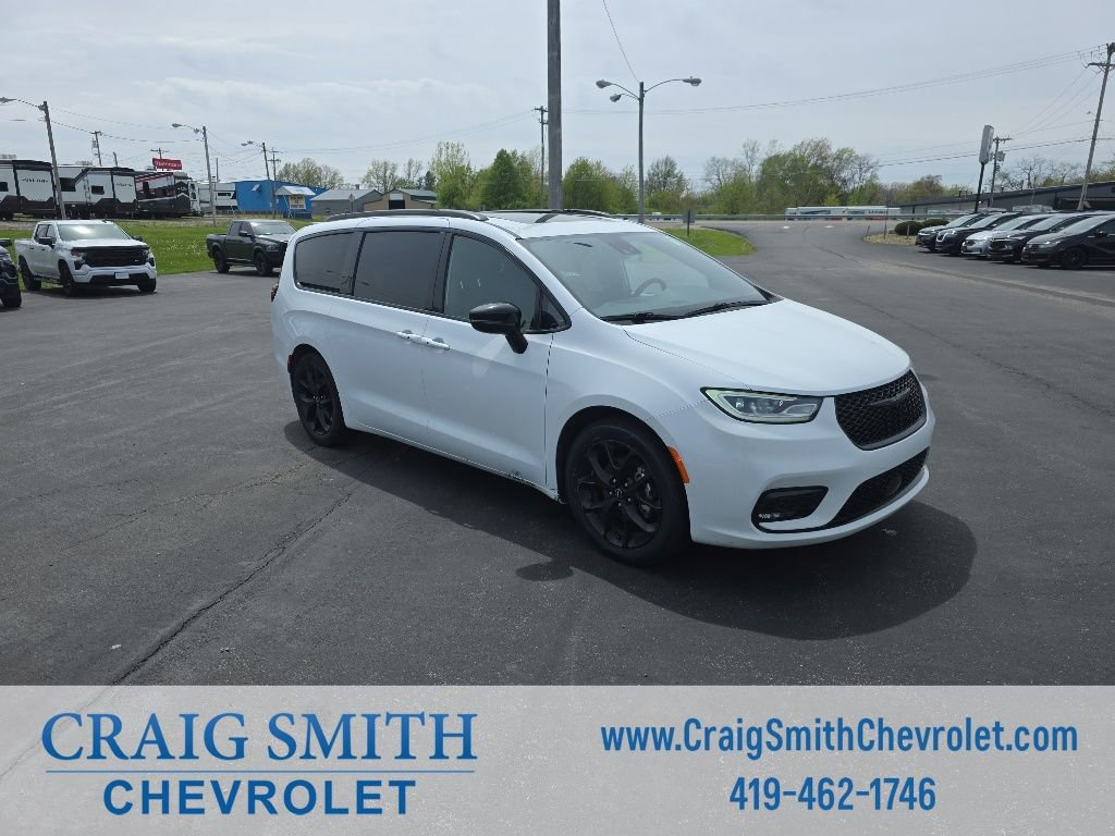 Used 2025 Chrysler Pacifica Limited FWD image 8