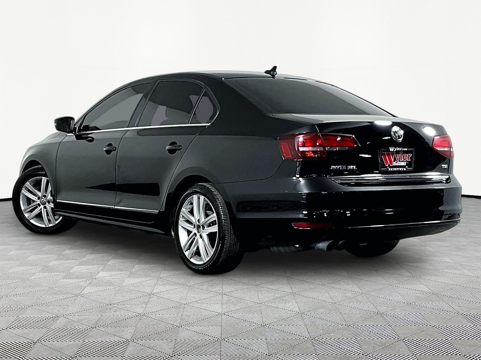 Used 2017 Volkswagen Jetta SEL FWD image 4