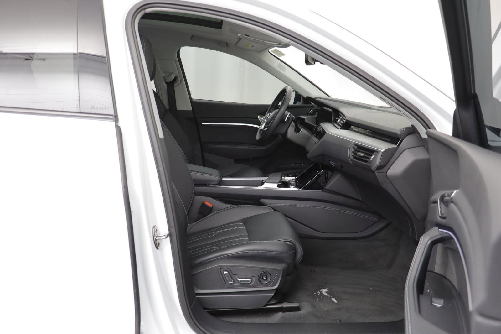 Used 2024 Audi Q8 e-tron Prestige w/ Prestige Package image 19