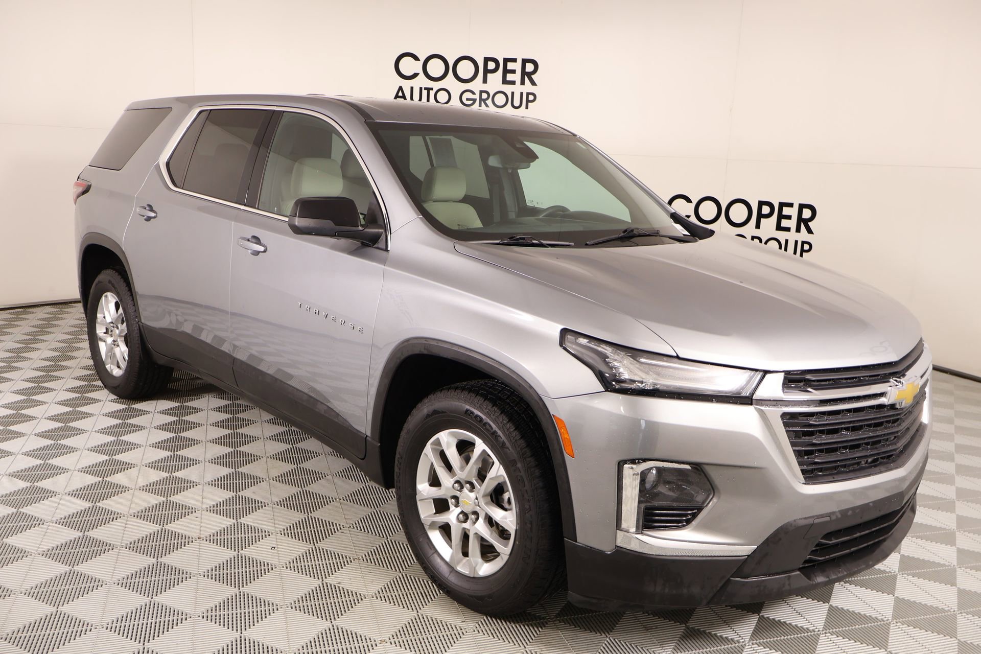 Used 2023 Chevrolet Traverse LS