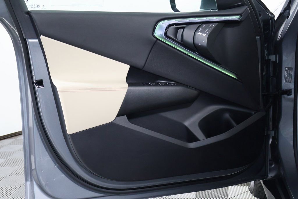 Used 2025 BMW X3 xDrive30i w/ Convenience Package image 12