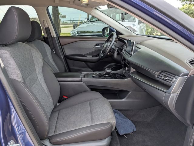 Used 2023 Nissan Rogue SV FWD image 32