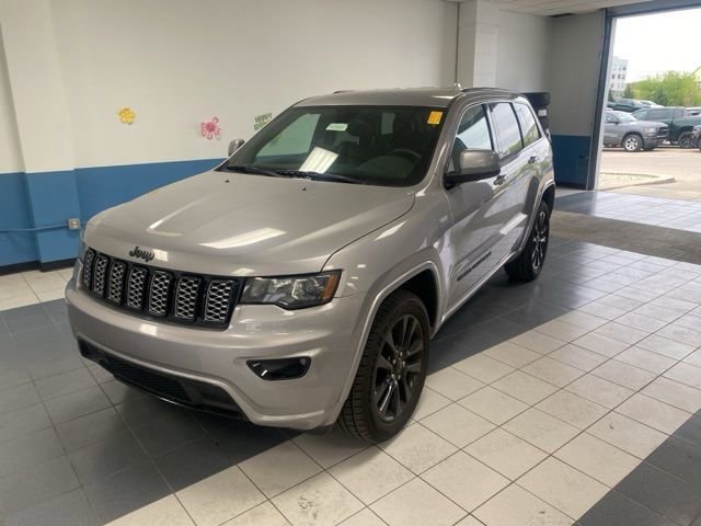 Used 2017 Jeep Grand Cherokee Altitude AWD/4WD image 1