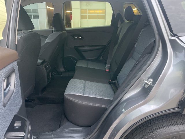 Used 2023 Nissan Rogue SV AWD/4WD image 28