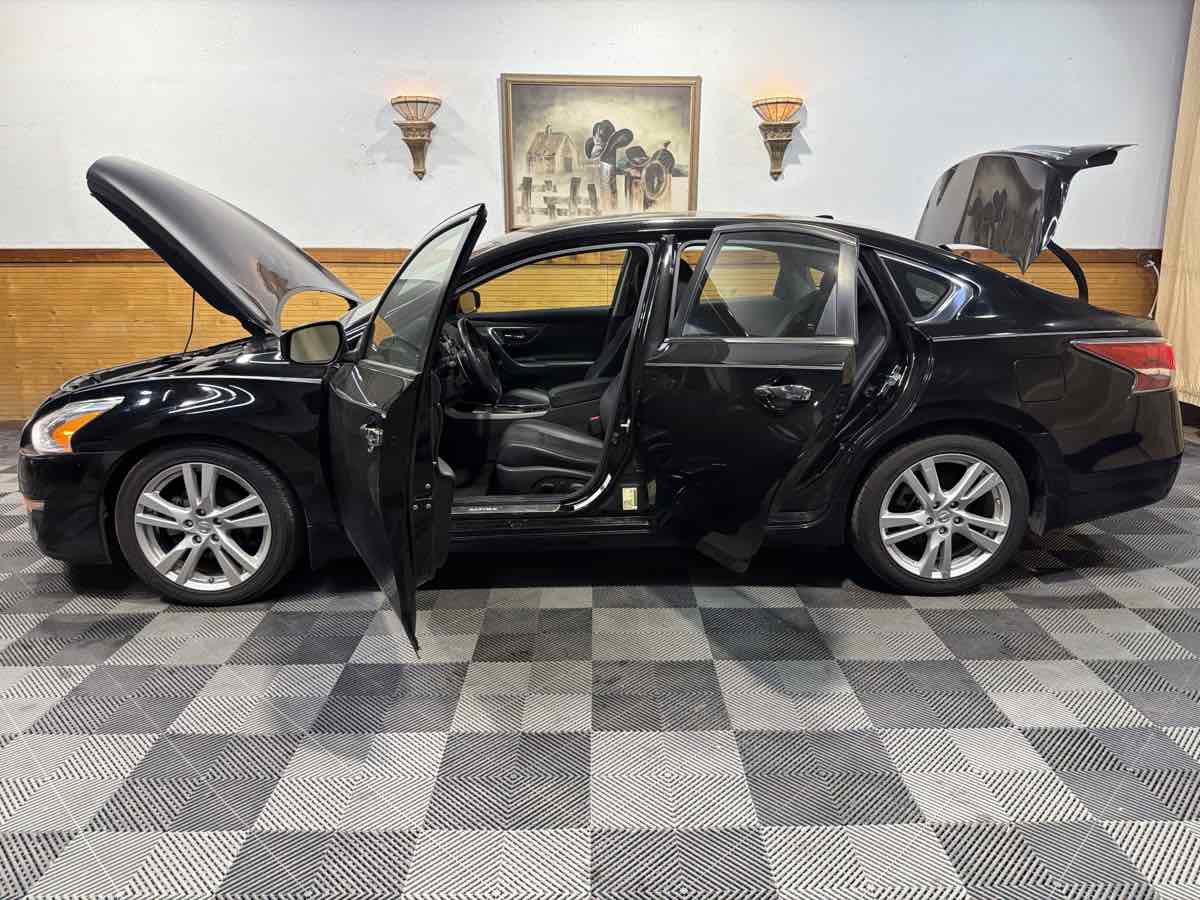 Used 2015 Nissan Altima 3.5 SL FWD image 11