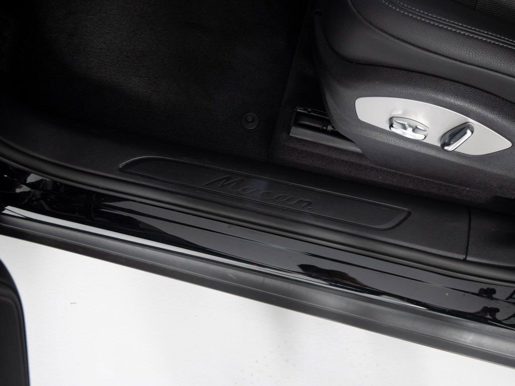 Certified 2025 Porsche Macan image 22