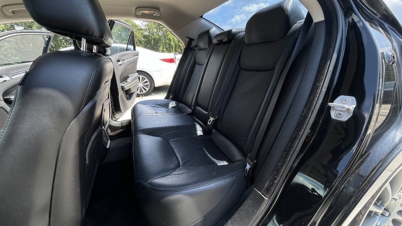 Used 2017 Chrysler 300 Limited RWD image 19
