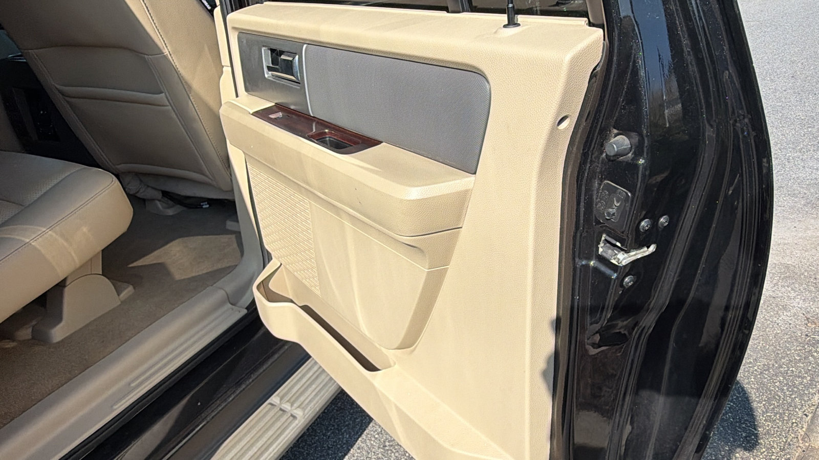Used 2014 Ford Expedition EL XLT w/ Equipment Group 202A AWD/4WD image 20