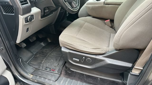 Used 2017 Ford F150 XLT w/ Equipment Group 302A Luxury AWD/4WD image 8