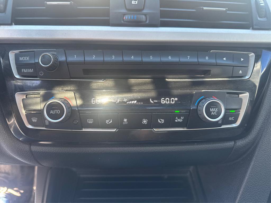 Used 2016 BMW 320i Sedan RWD image 18