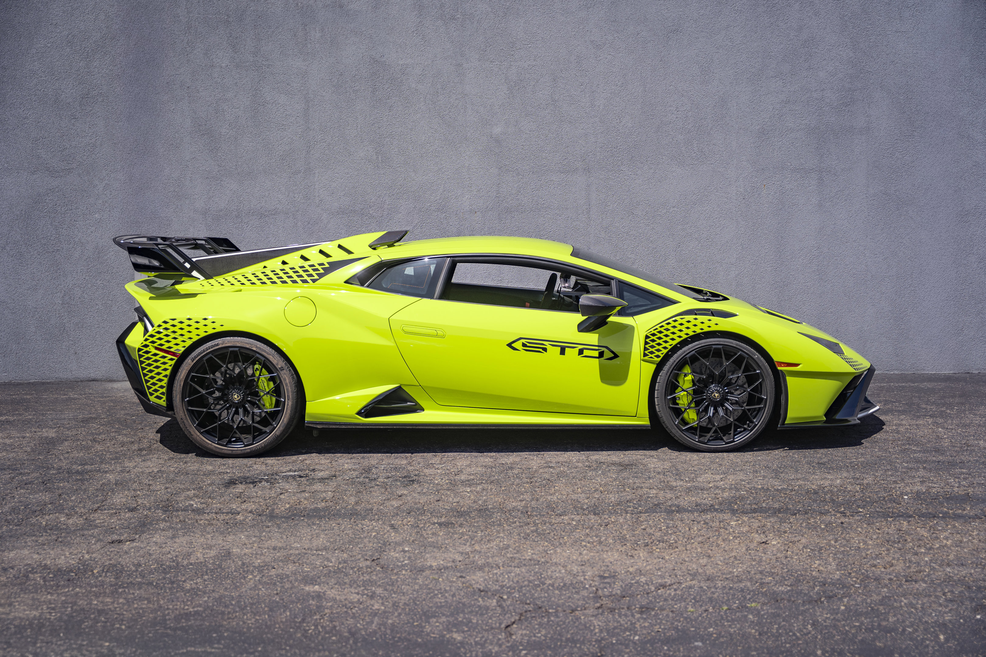Used 2023 Lamborghini Huracan STO RWD image 6