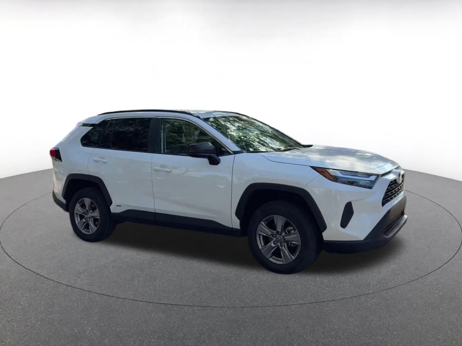 Used 2025 Toyota RAV4 LE image 2