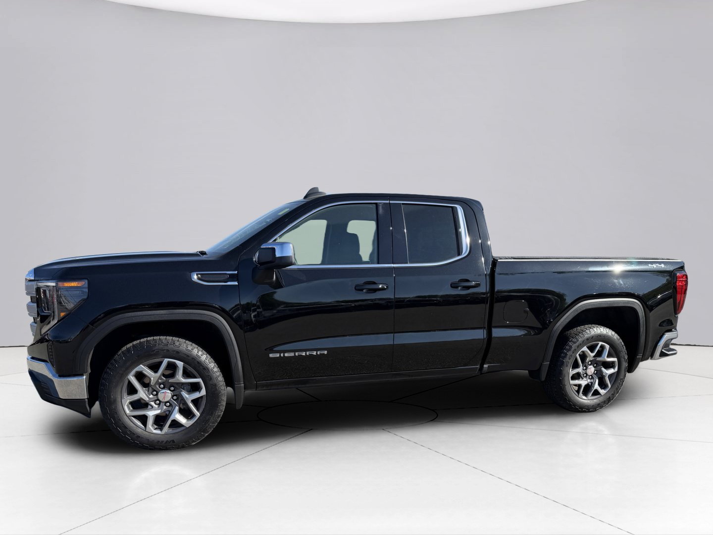 Used 2024 GMC Sierra 1500 SLE w/ Preferred Package AWD/4WD image 5