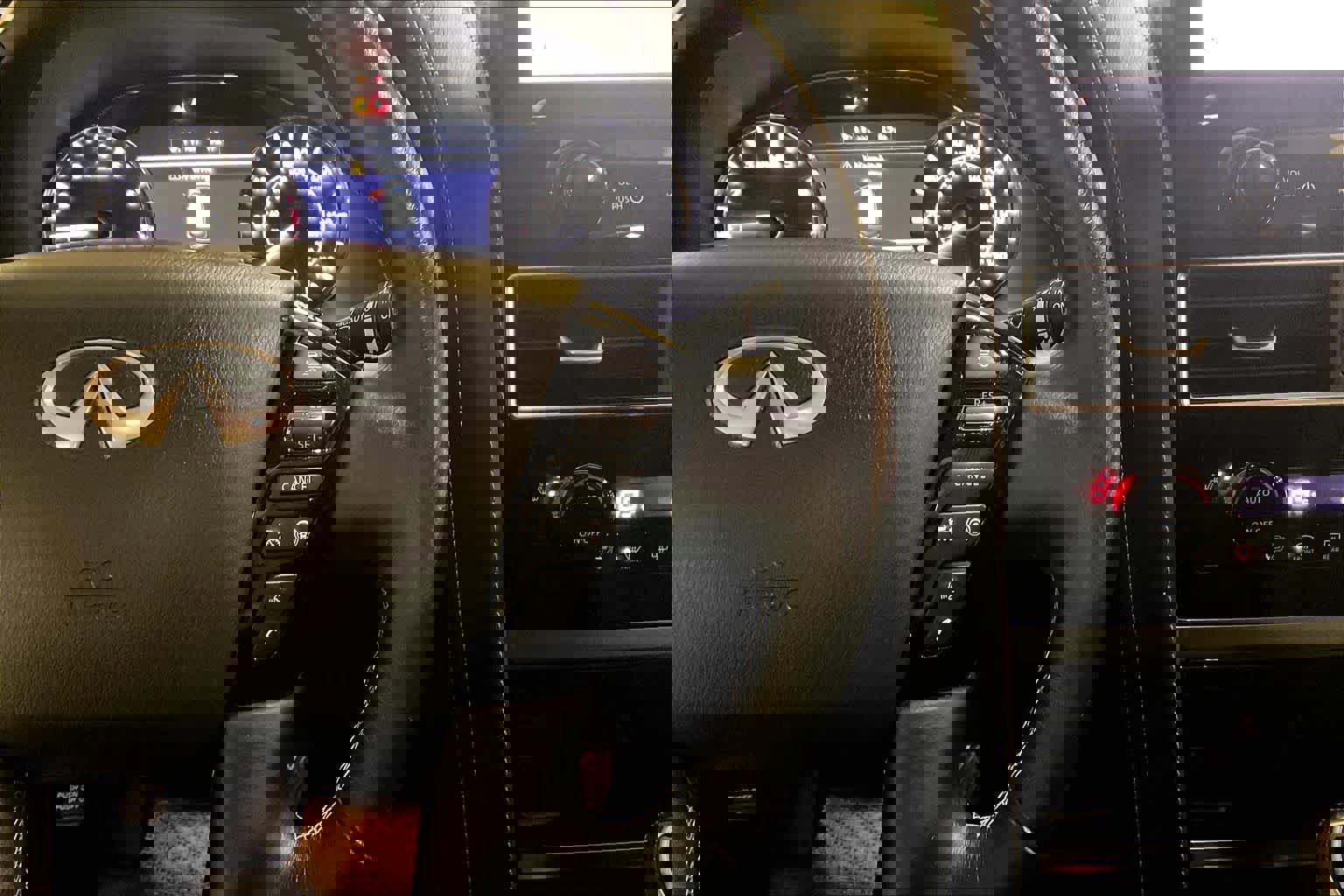 Used 2022 INFINITI QX80 Luxe w/ Cargo Package image 23