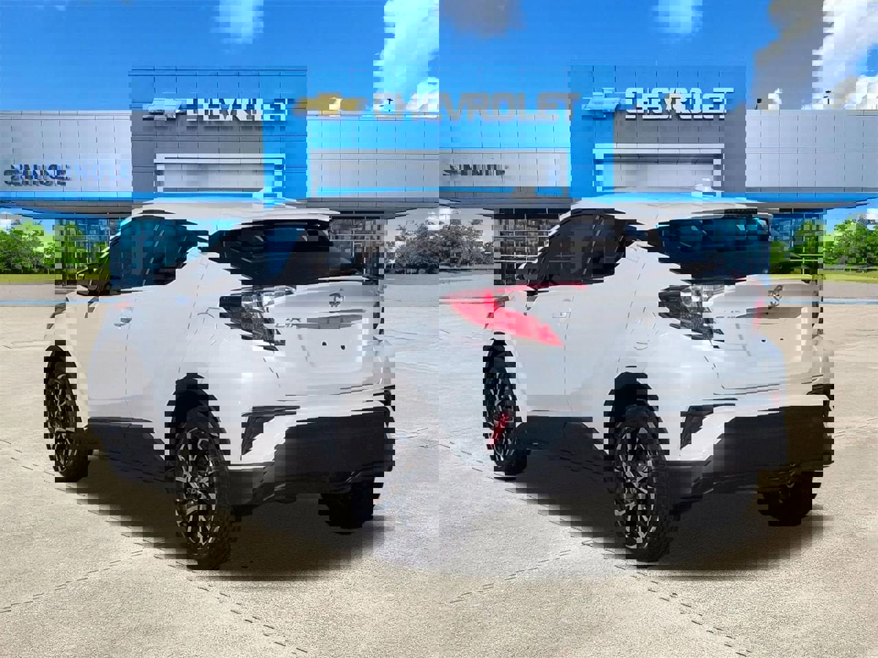 Used 2021 Toyota C-HR XLE image 3