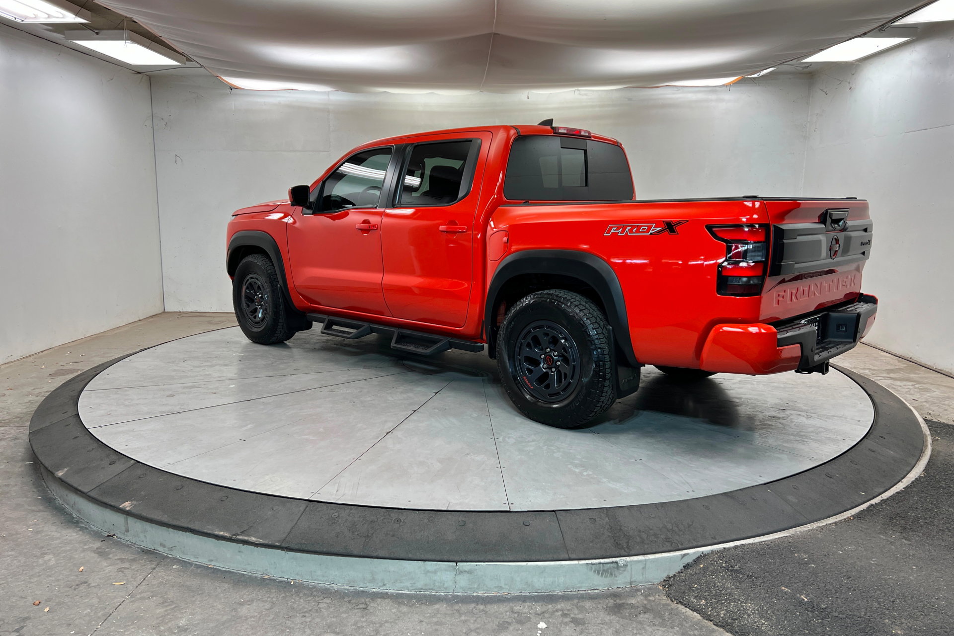 Used 2025 Nissan Frontier Pro-X w/ Pro Convenience Package image 3