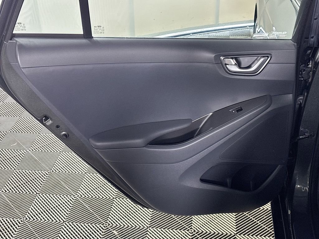 Used 2021 Hyundai Ioniq SE FWD image 18
