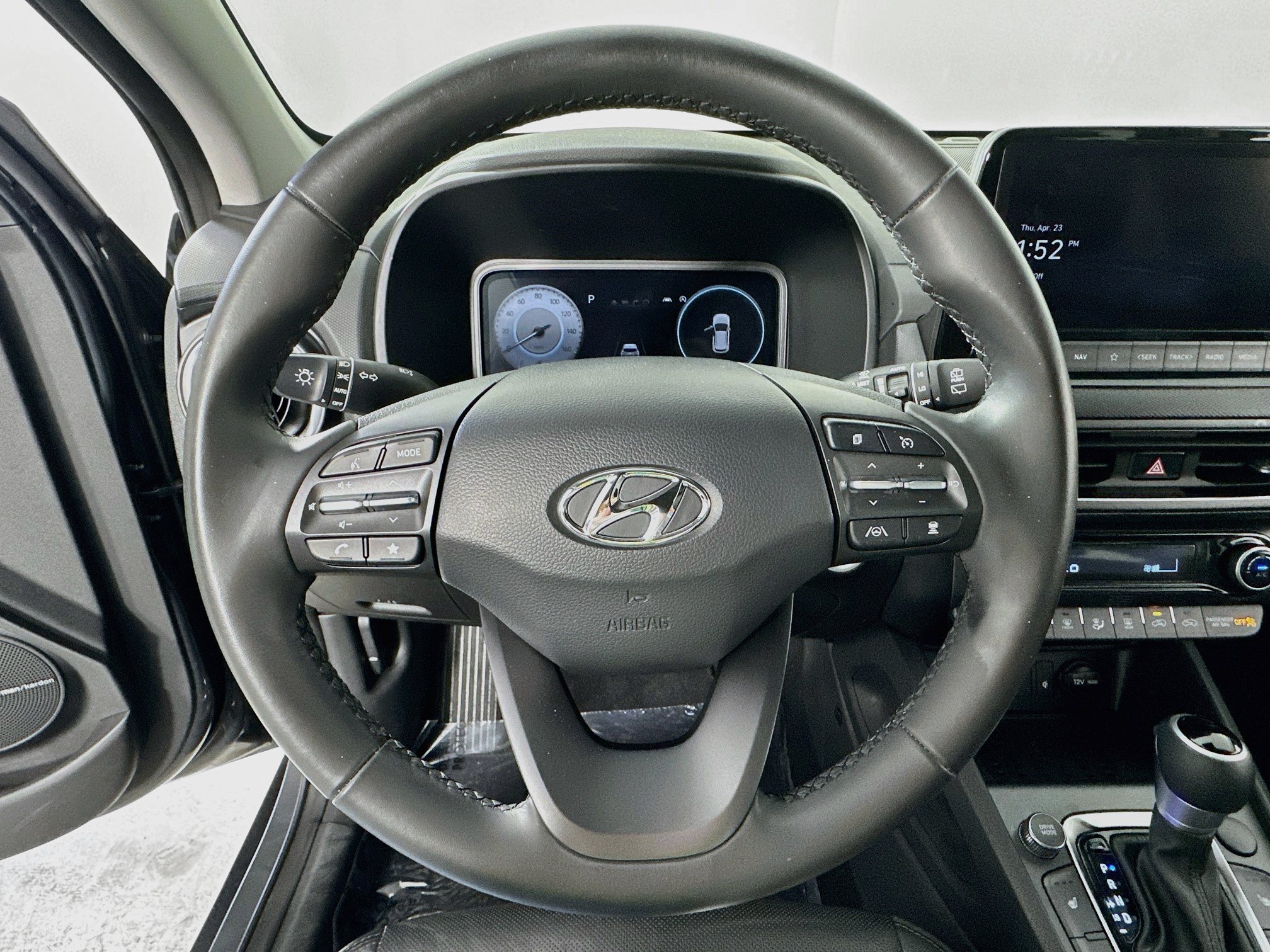 Used 2023 Hyundai Kona Limited FWD image 11